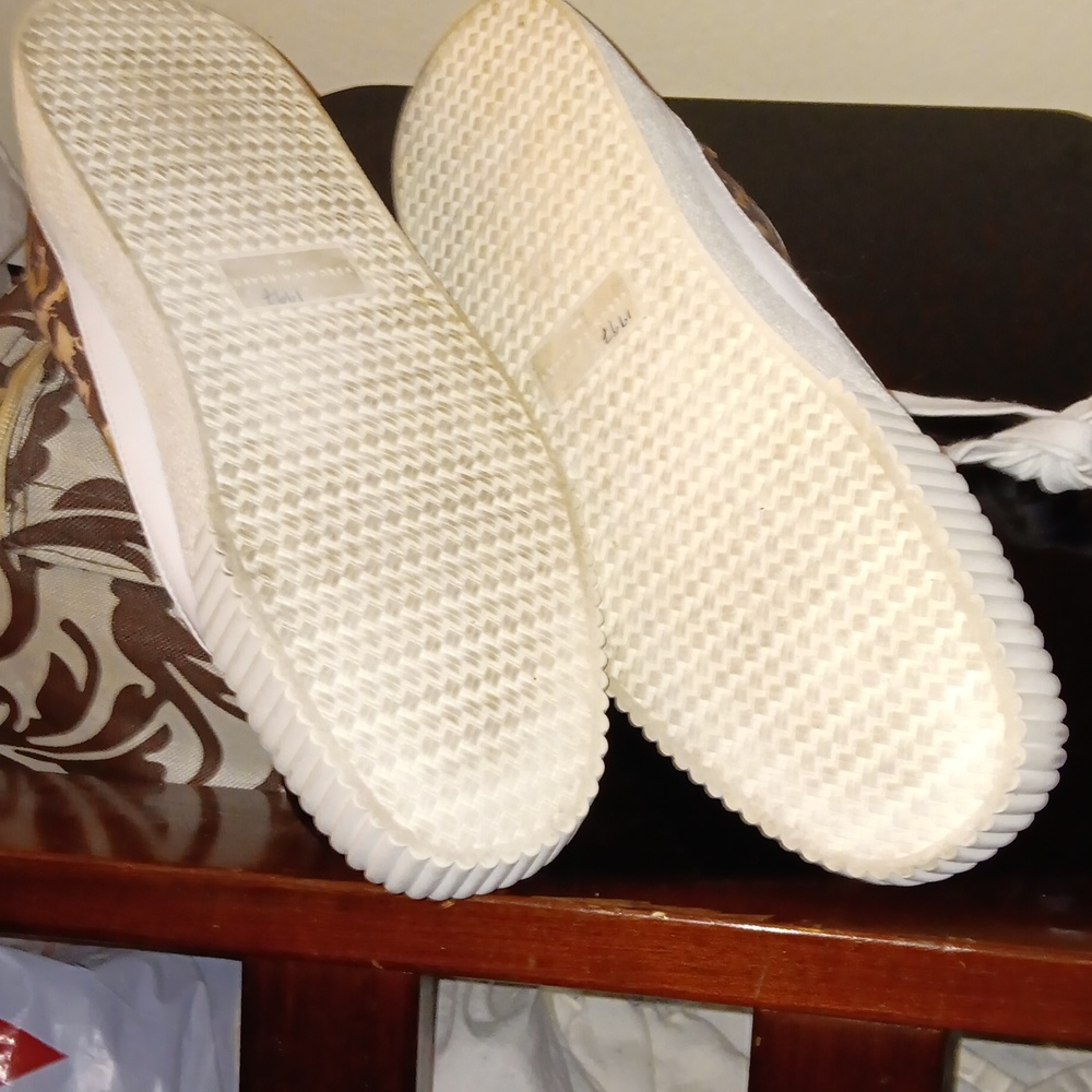 VERONICA BEARD TENNIS SHOES - Picture 4 of 4